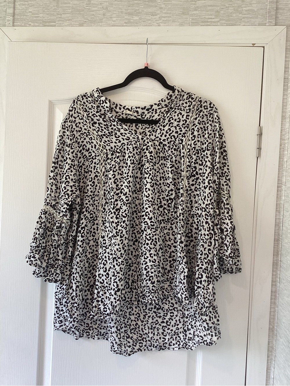 ODDY Black and White Leopard-Print Ruffle-Sleeve blouse 1XL EUC